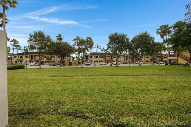 985 NE 33rd Ter 102, Homestead, FL 33033