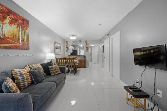 985 NE 33rd Ter 102, Homestead, FL 33033