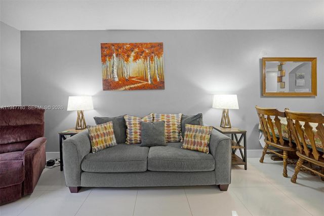 985 NE 33rd Ter 102, Homestead, FL 33033