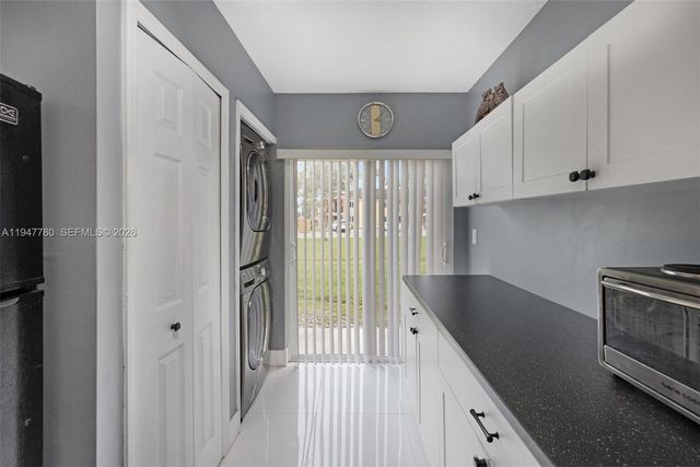 985 NE 33rd Ter 102, Homestead, FL 33033