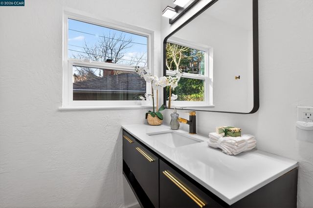 230 Fairlawn Dr, Berkeley, CA 94708