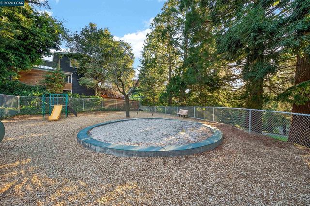 230 Fairlawn Dr, Berkeley, CA 94708