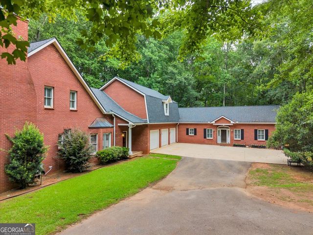 222 Newton Drive, Forsyth, GA 31029