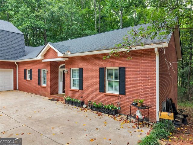 222 Newton Drive, Forsyth, GA 31029