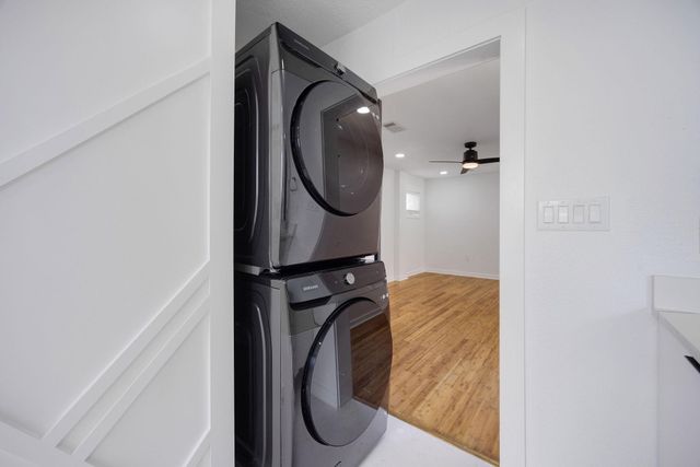 1310 Walton Street, Houston, TX 77009