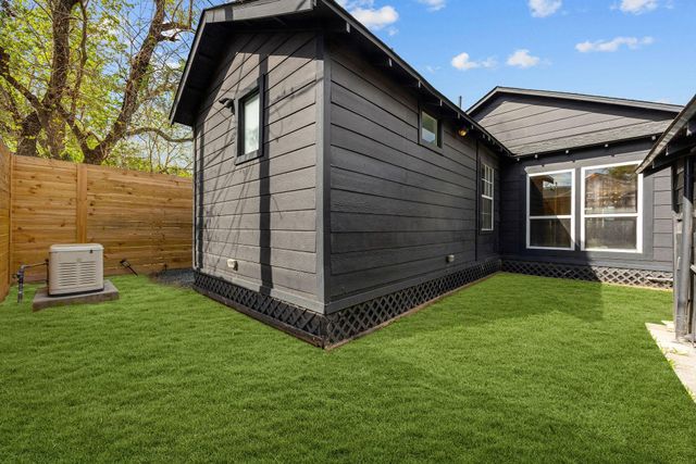 1310 Walton Street, Houston, TX 77009