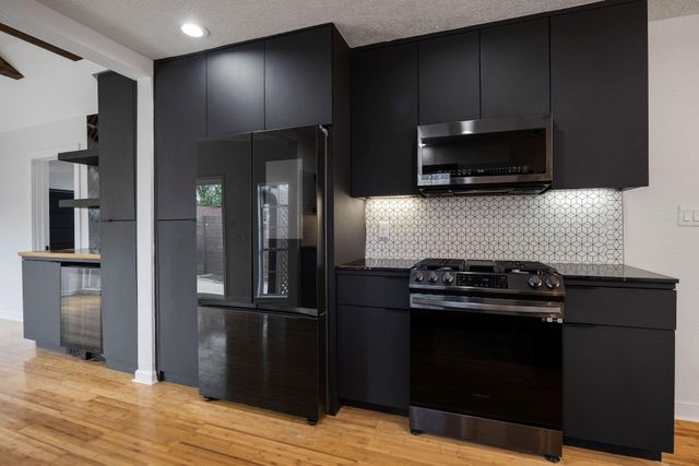 1310 Walton Street, Houston, TX 77009