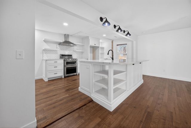 2031 N Farm Rd 197, Springfield, MO 65802
