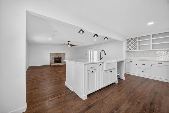 2031 N Farm Rd 197, Springfield, MO 65802
