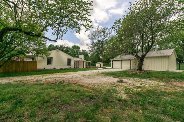 2031 N Farm Rd 197, Springfield, MO 65802