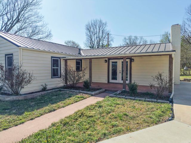 2031 N Farm Rd 197, Springfield, MO 65802