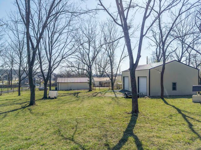 2031 N Farm Rd 197, Springfield, MO 65802