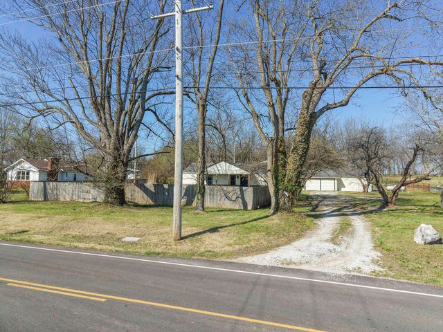 2031 N Farm Rd 197, Springfield, MO 65802