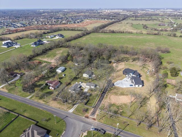 2031 N Farm Rd 197, Springfield, MO 65802