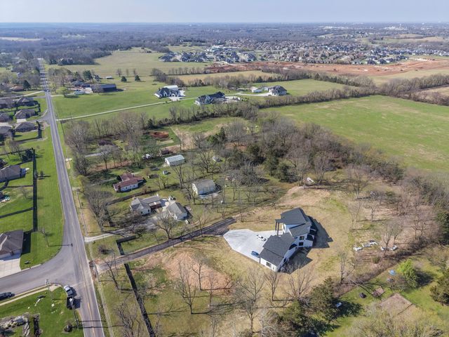 2031 N Farm Rd 197, Springfield, MO 65802