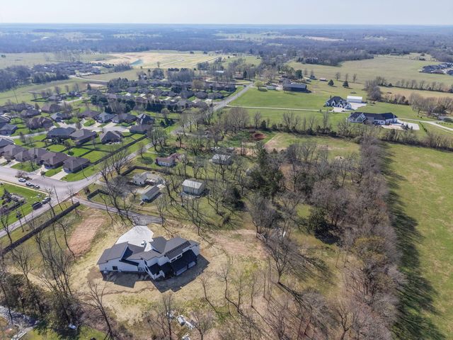 2031 N Farm Rd 197, Springfield, MO 65802