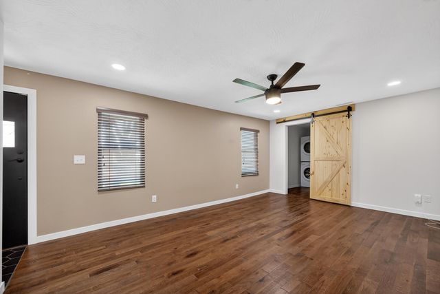 2031 N Farm Rd 197, Springfield, MO 65802