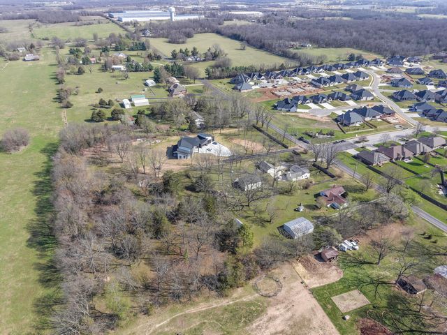 2031 N Farm Rd 197, Springfield, MO 65802