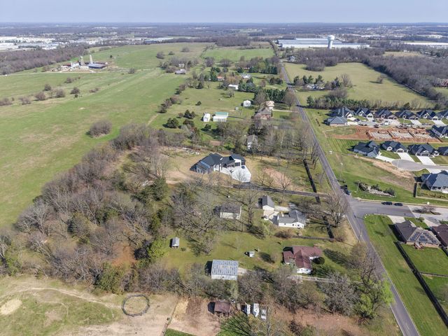 2031 N Farm Rd 197, Springfield, MO 65802