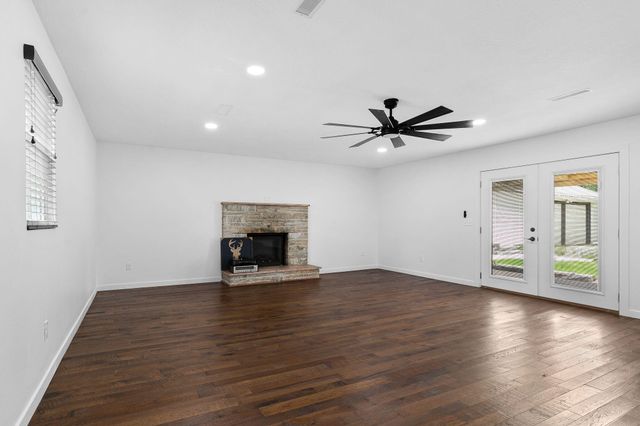 2031 N Farm Rd 197, Springfield, MO 65802