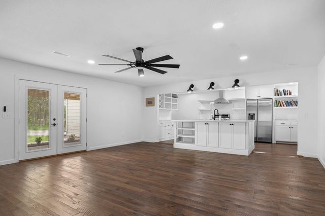 2031 N Farm Rd 197, Springfield, MO 65802
