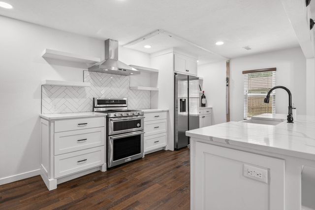 2031 N Farm Rd 197, Springfield, MO 65802
