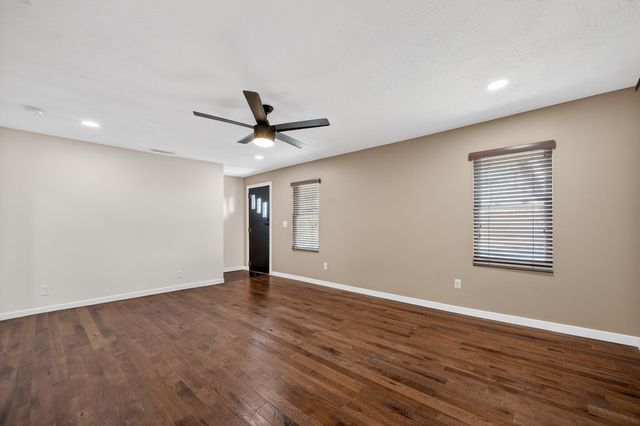 2031 N Farm Rd 197, Springfield, MO 65802