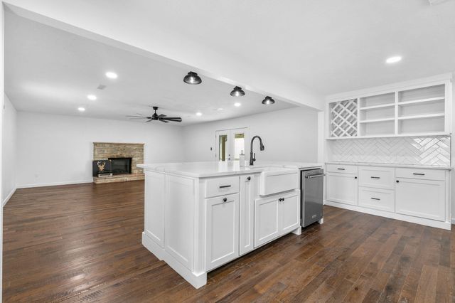 2031 N Farm Rd 197, Springfield, MO 65802