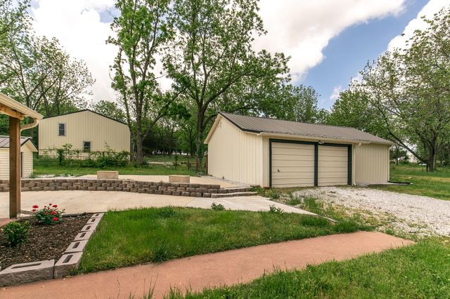 2031 N Farm Rd 197, Springfield, MO 65802