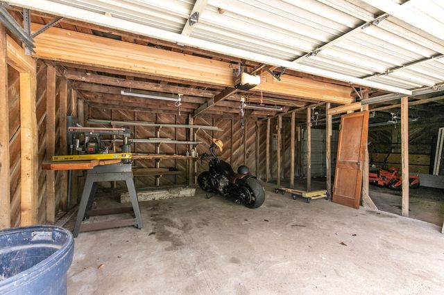 2031 N Farm Rd 197, Springfield, MO 65802