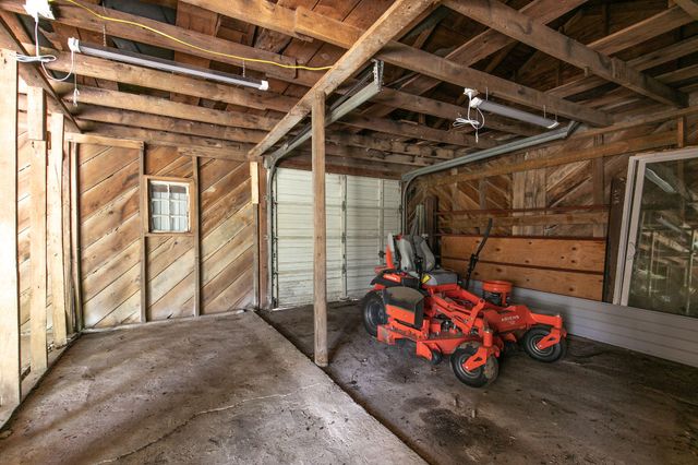 2031 N Farm Rd 197, Springfield, MO 65802