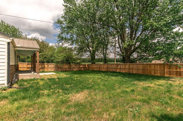 2031 N Farm Rd 197, Springfield, MO 65802