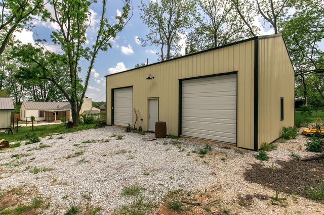 2031 N Farm Rd 197, Springfield, MO 65802