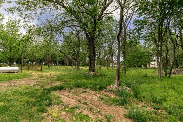 2031 N Farm Rd 197, Springfield, MO 65802