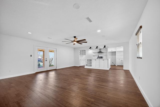 2031 N Farm Rd 197, Springfield, MO 65802