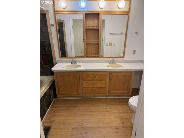 6 S GEE CREEK Loop, Ridgefield, WA 98642