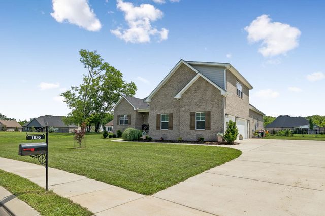 1035 Robert Lee Dr, Gallatin, TN 37066