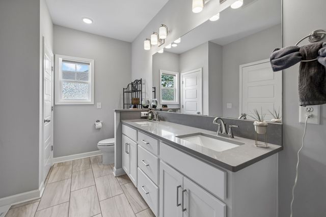 1035 Robert Lee Dr, Gallatin, TN 37066