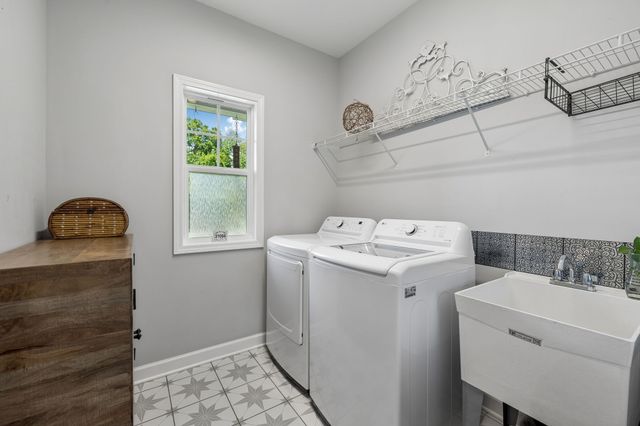 1035 Robert Lee Dr, Gallatin, TN 37066