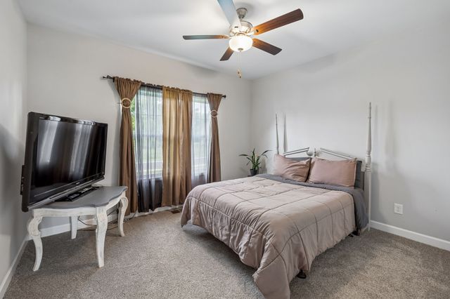 1035 Robert Lee Dr, Gallatin, TN 37066
