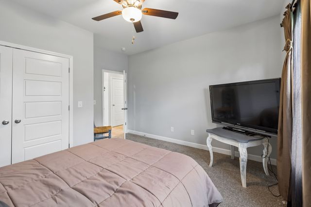 1035 Robert Lee Dr, Gallatin, TN 37066