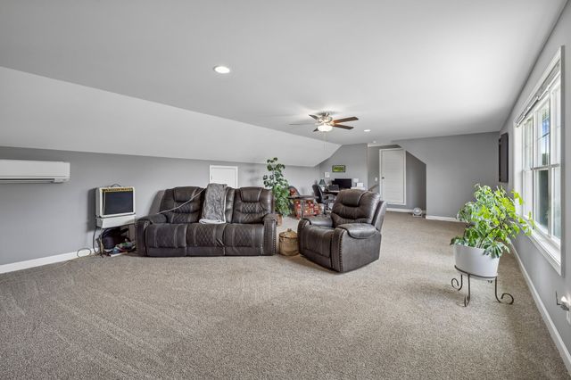 1035 Robert Lee Dr, Gallatin, TN 37066