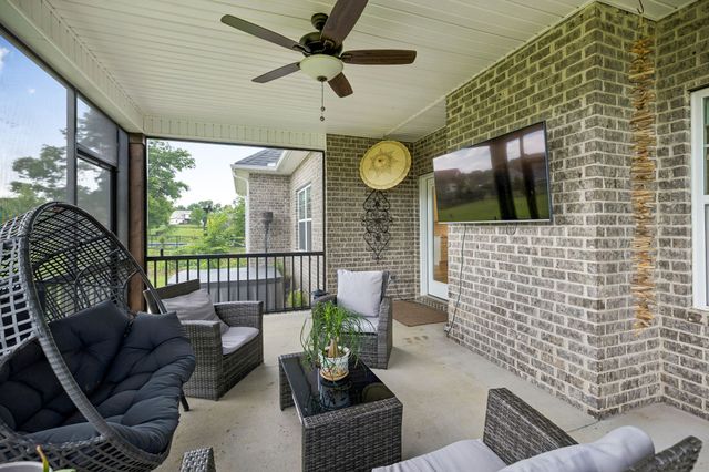 1035 Robert Lee Dr, Gallatin, TN 37066