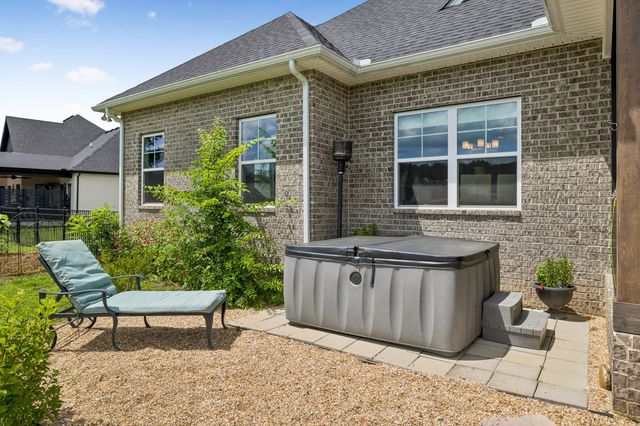1035 Robert Lee Dr, Gallatin, TN 37066