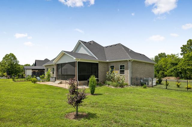 1035 Robert Lee Dr, Gallatin, TN 37066