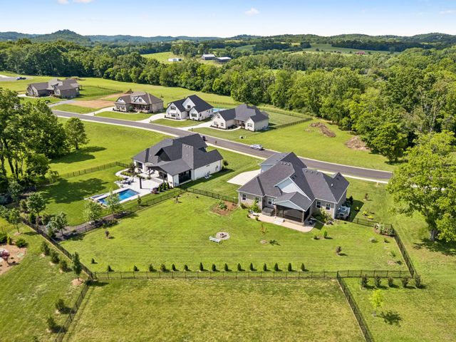 1035 Robert Lee Dr, Gallatin, TN 37066
