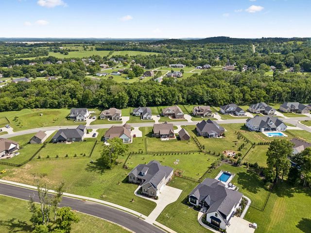 1035 Robert Lee Dr, Gallatin, TN 37066