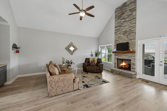 1035 Robert Lee Dr, Gallatin, TN 37066