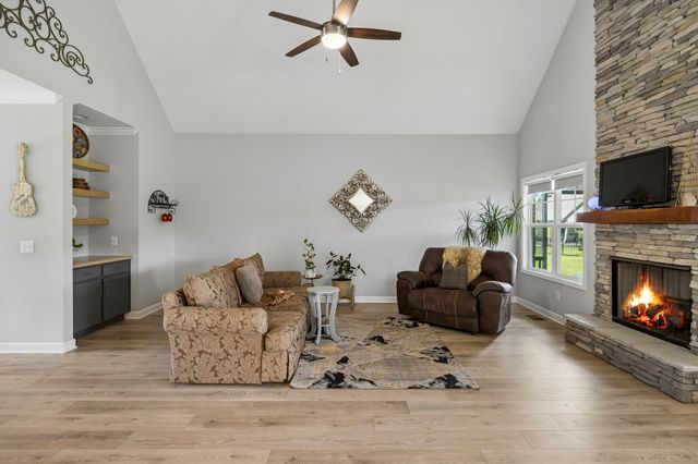 1035 Robert Lee Dr, Gallatin, TN 37066