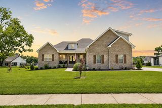 1035 Robert Lee Dr, Gallatin, TN 37066